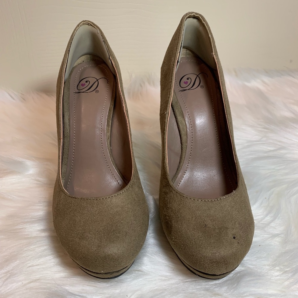 Tan Wedges